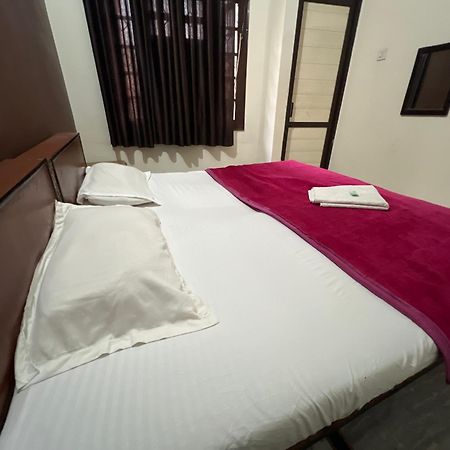 Raja Guest House -- Jalandhar Railway Station -- For Family, Couples, Travellers Kültér fotó