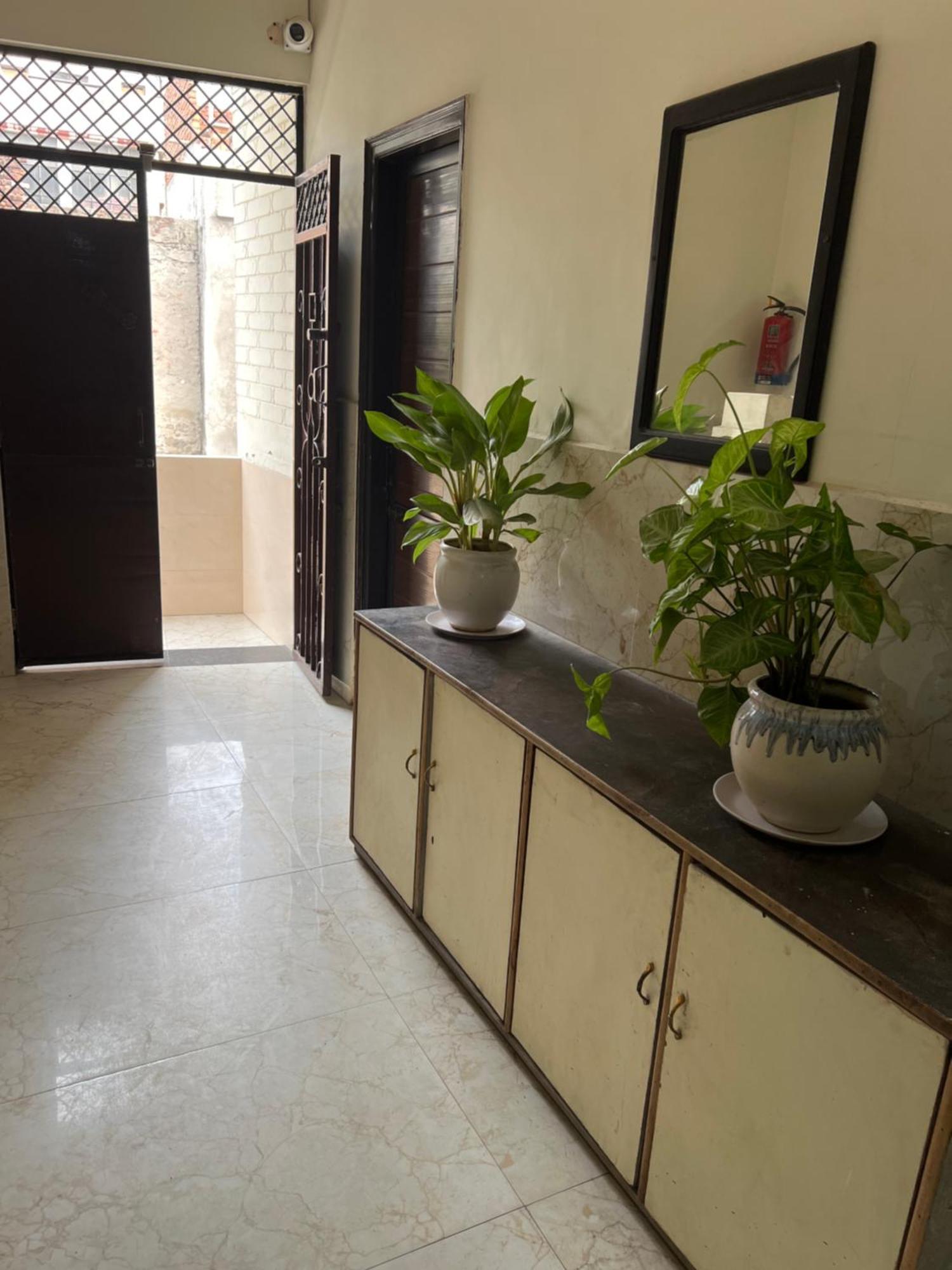Raja Guest House -- Jalandhar Railway Station -- For Family, Couples, Travellers Kültér fotó