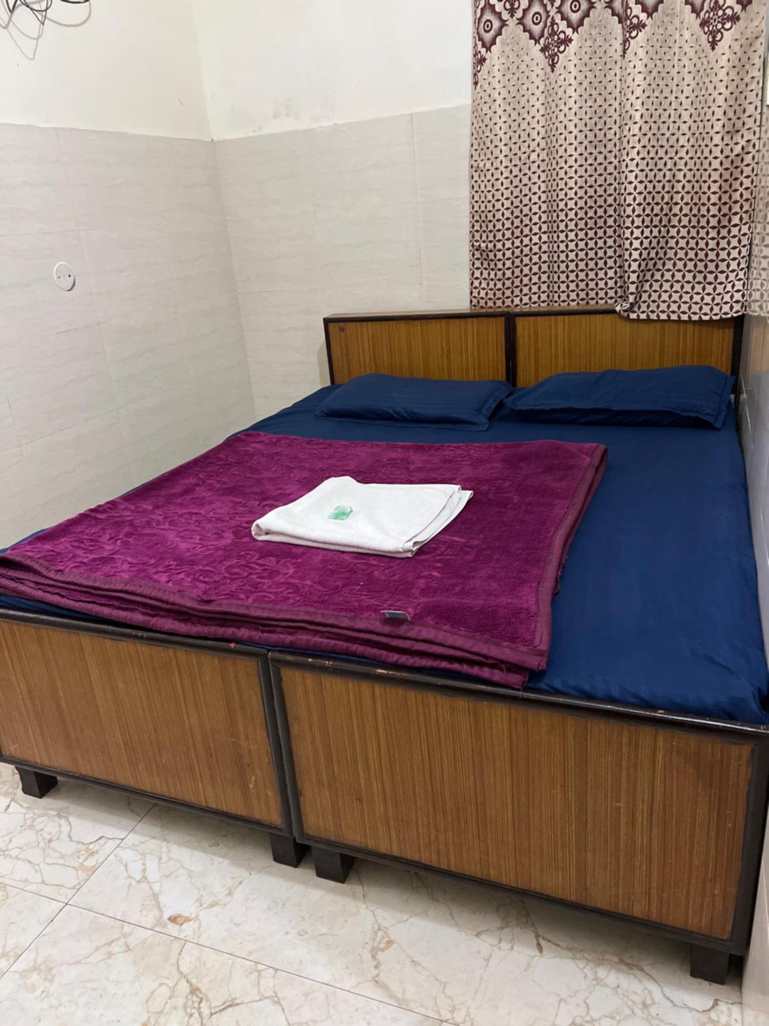 Raja Guest House -- Jalandhar Railway Station -- For Family, Couples, Travellers Kültér fotó