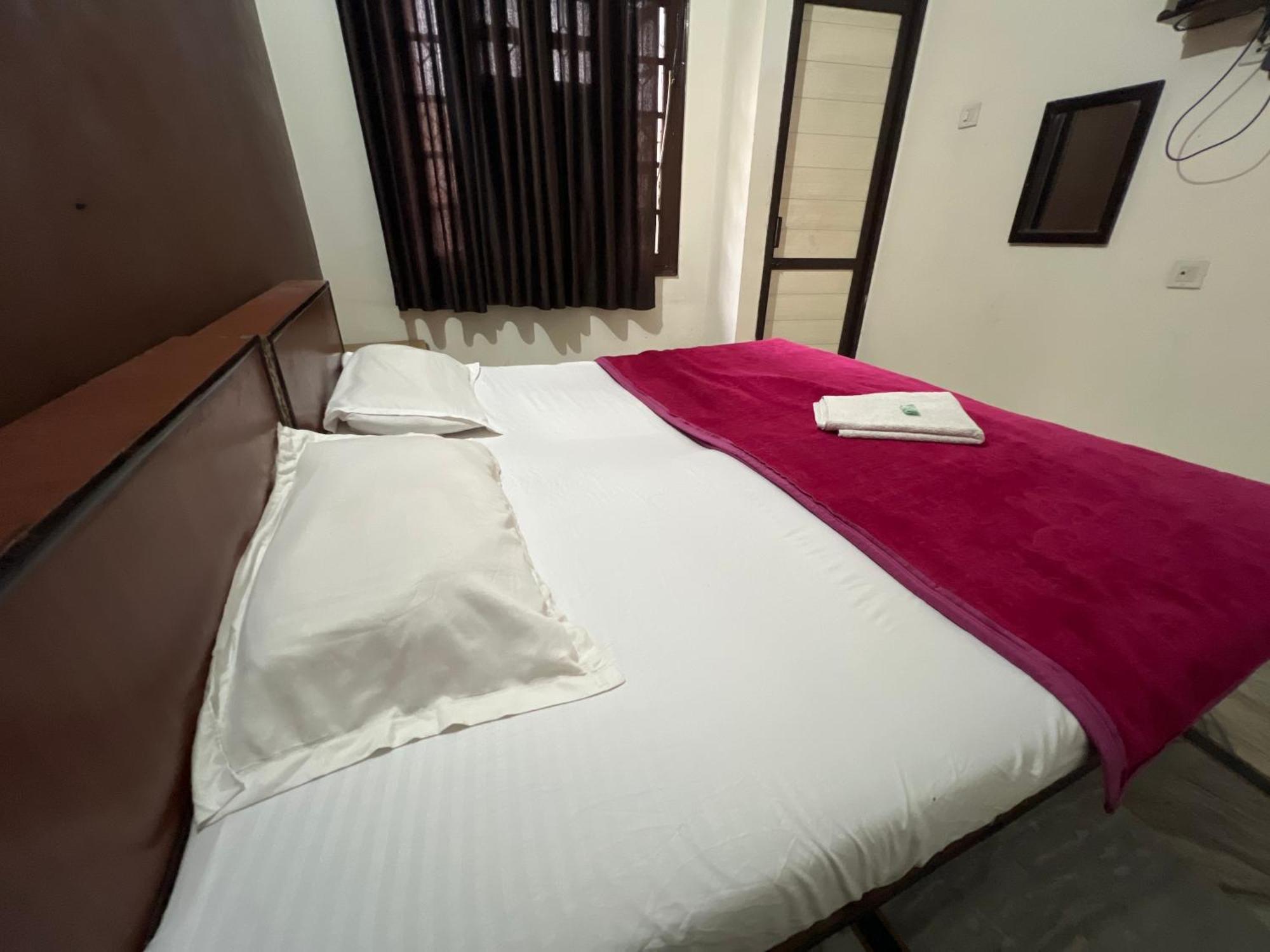 Raja Guest House -- Jalandhar Railway Station -- For Family, Couples, Travellers Kültér fotó