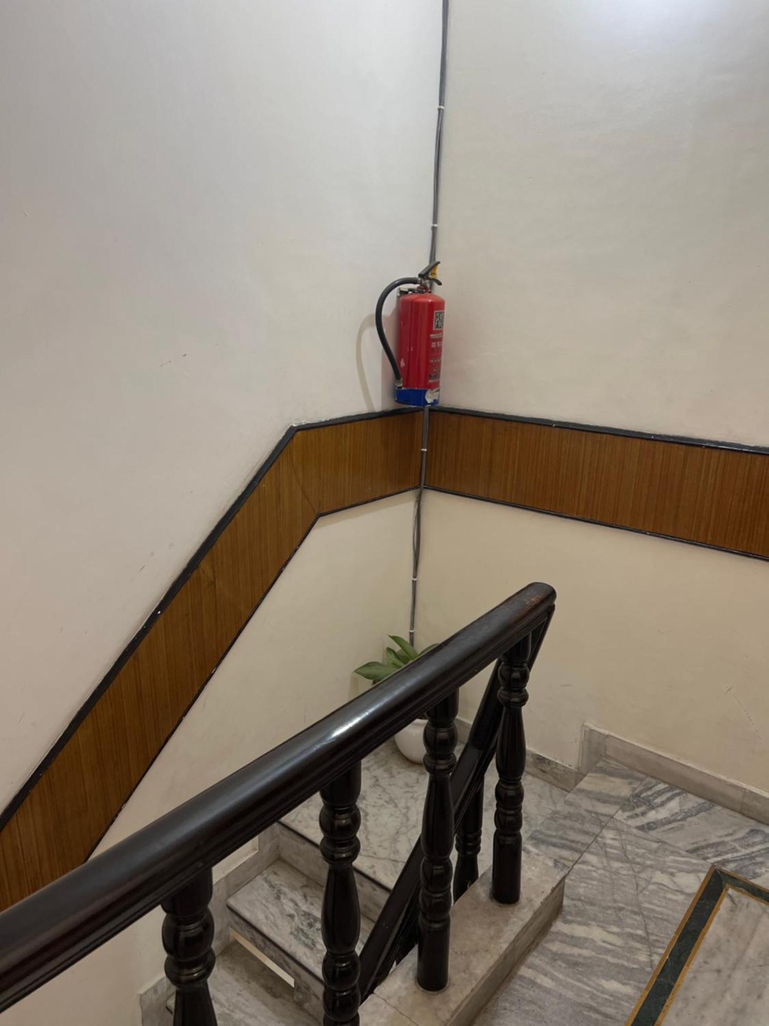 Raja Guest House -- Jalandhar Railway Station -- For Family, Couples, Travellers Kültér fotó