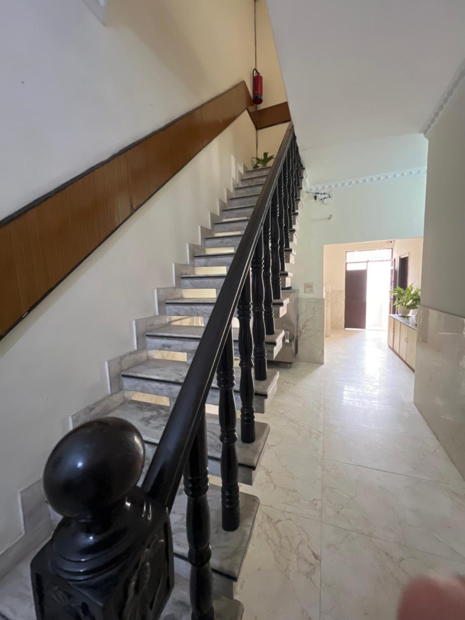 Raja Guest House -- Jalandhar Railway Station -- For Family, Couples, Travellers Kültér fotó