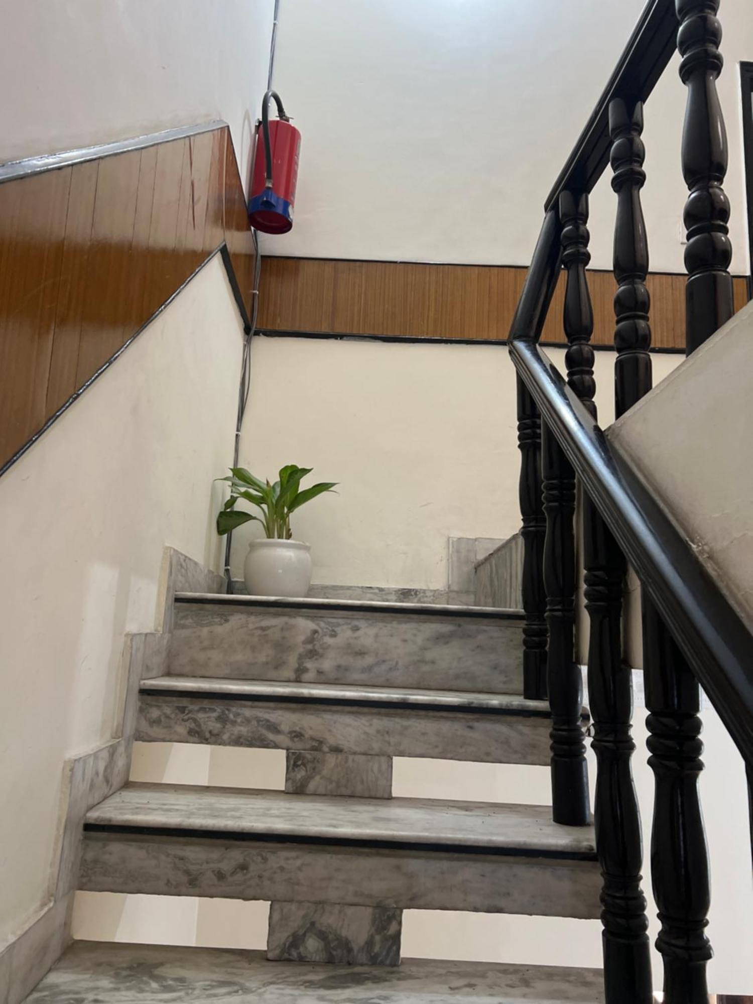 Raja Guest House -- Jalandhar Railway Station -- For Family, Couples, Travellers Kültér fotó