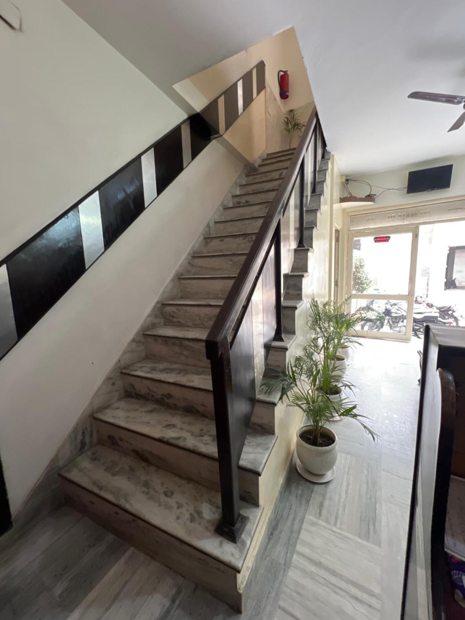 Raja Guest House -- Jalandhar Railway Station -- For Family, Couples, Travellers Kültér fotó