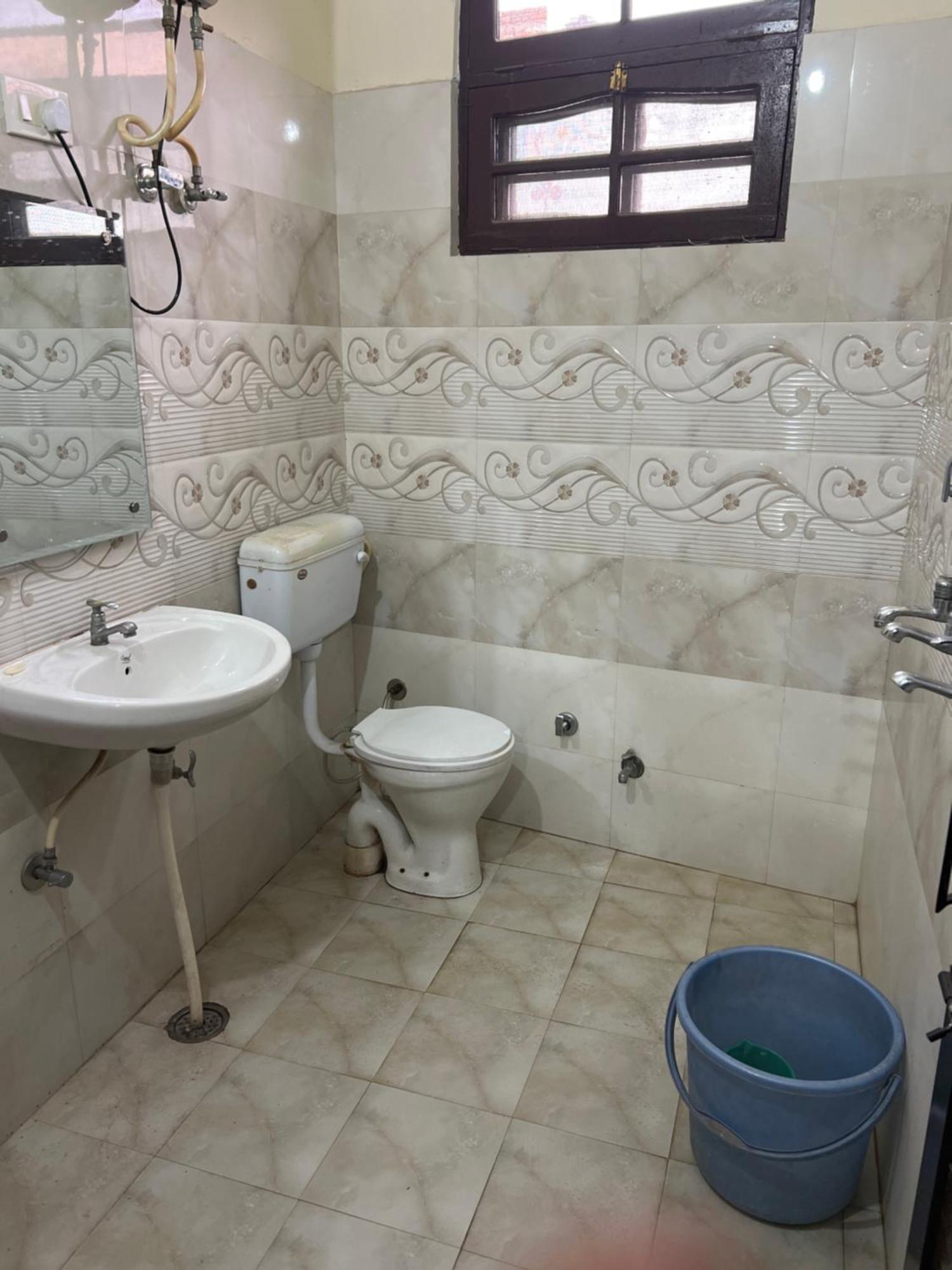 Raja Guest House -- Jalandhar Railway Station -- For Family, Couples, Travellers Kültér fotó