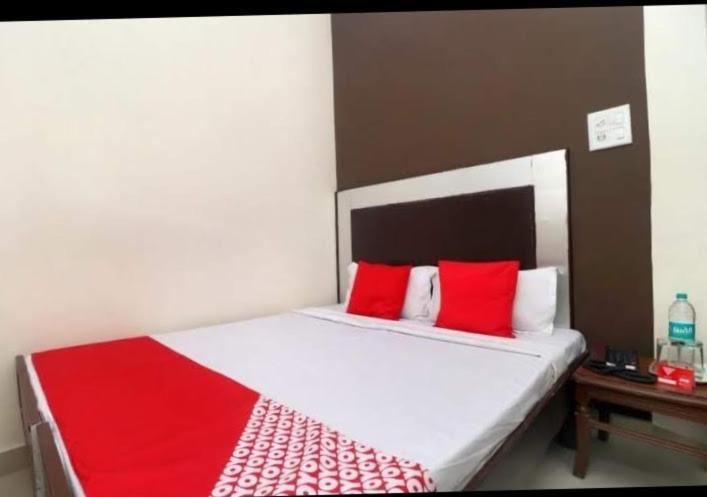 Raja Guest House -- Jalandhar Railway Station -- For Family, Couples, Travellers Kültér fotó